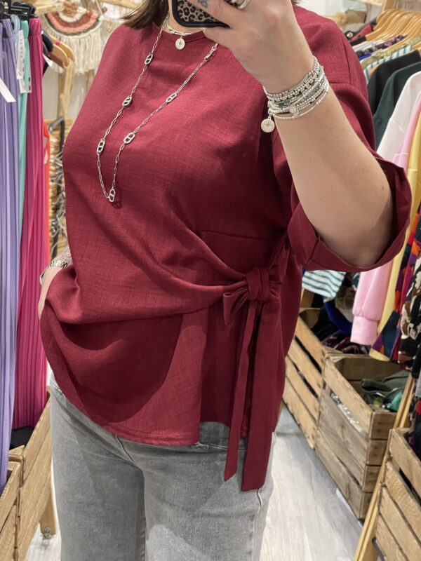 Blouse Carla à nouer bordeaux – Image 3