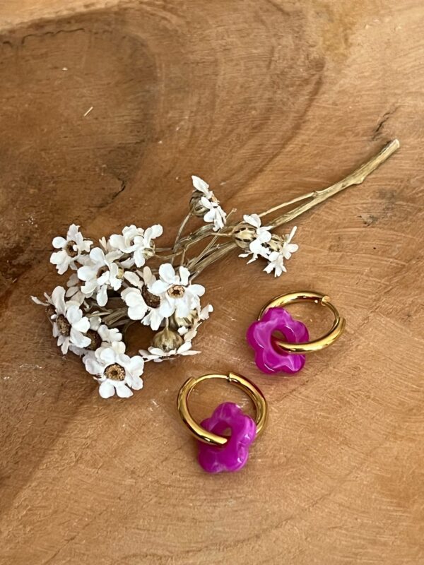 Boucles d'oreilles Flowers dorées – Image 5