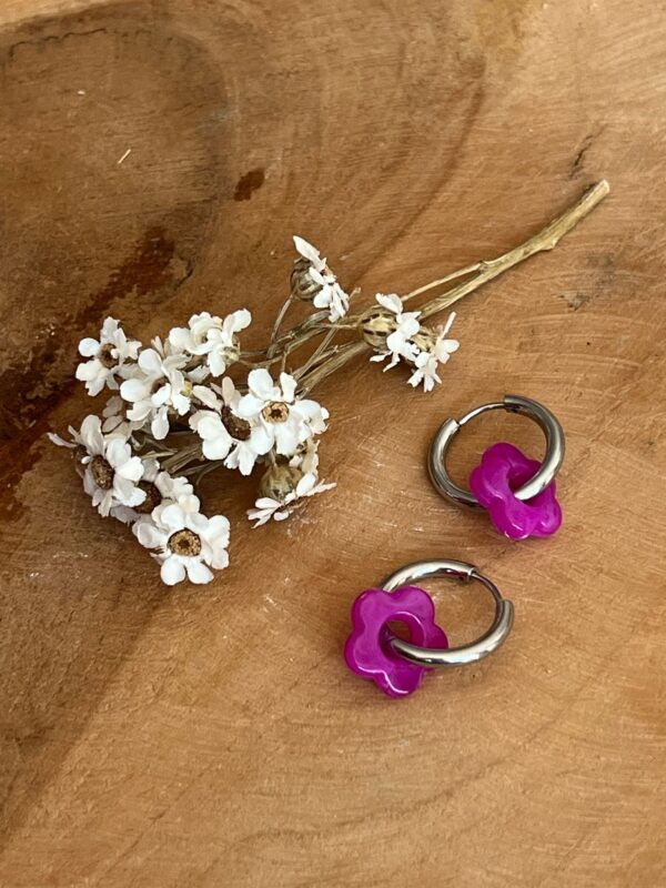 Boucles d'oreilles Flowers argentées – Image 5