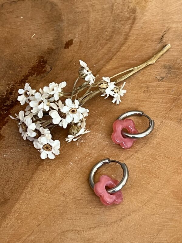 Boucles d'oreilles Flowers argentées – Image 8