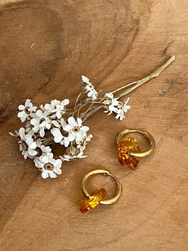 Boucles d'oreilles Flowers dorées – Image 7