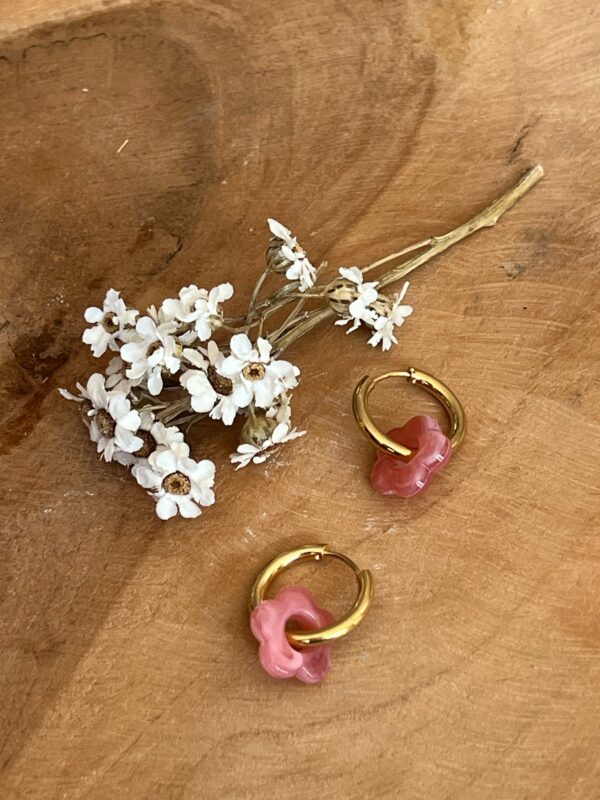 Boucles d'oreilles Flowers dorées – Image 8