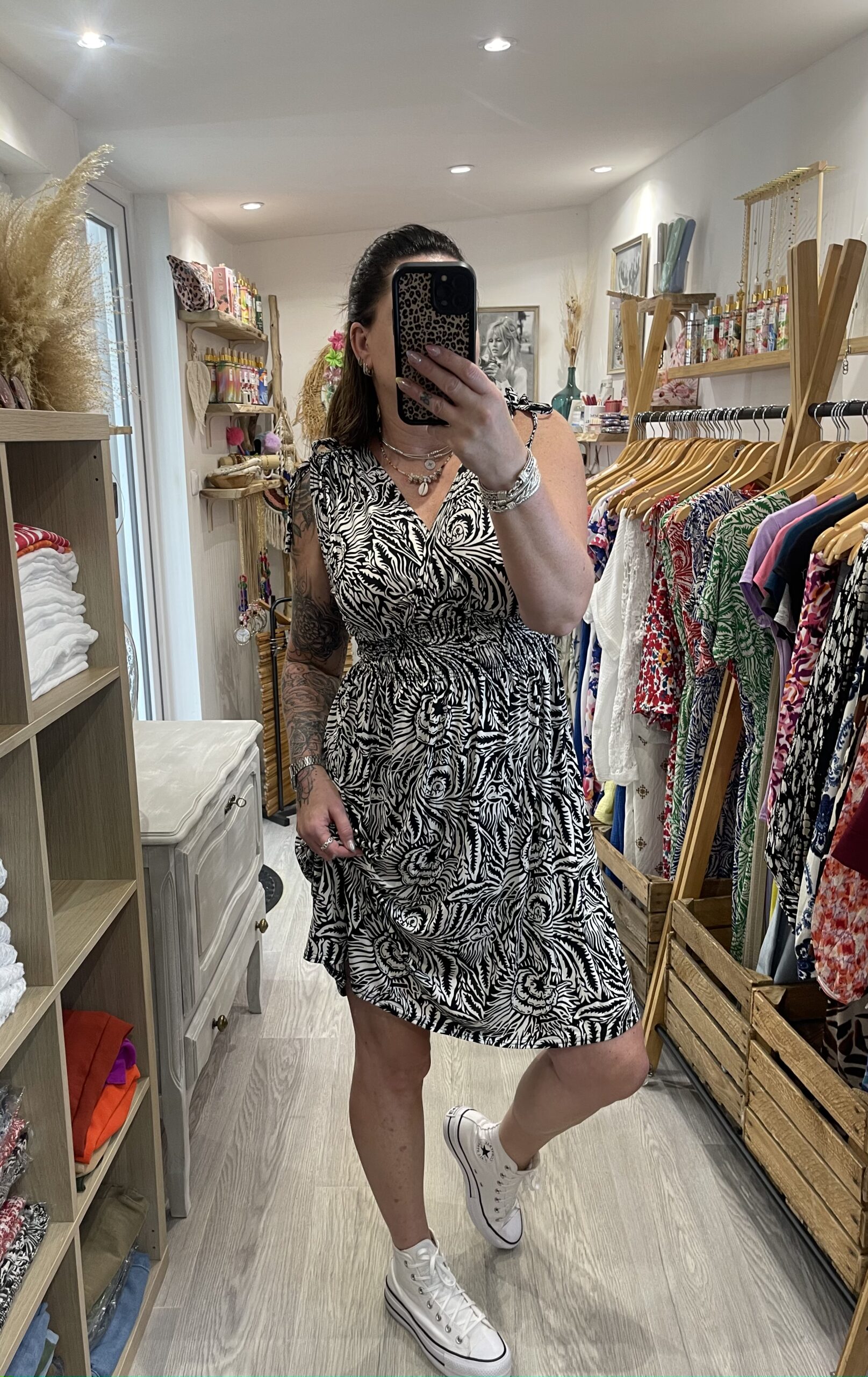 Robe courte Mandy noire – Image 2