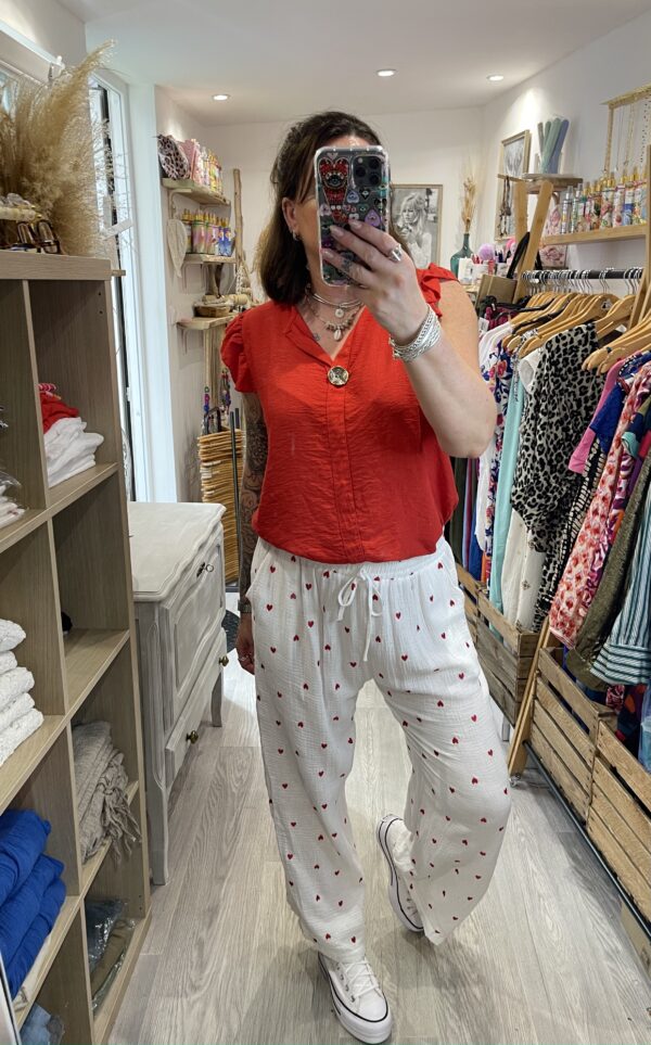 Pantalon Alexandro blanc coeur rouge – Image 2