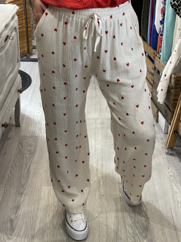 Pantalon Alexandro beige coeur rouge – Image 4