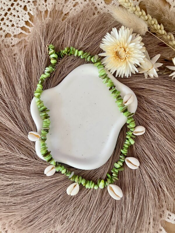 Collier coquillages bohème vert