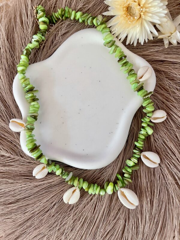 Collier coquillages bohème vert – Image 2