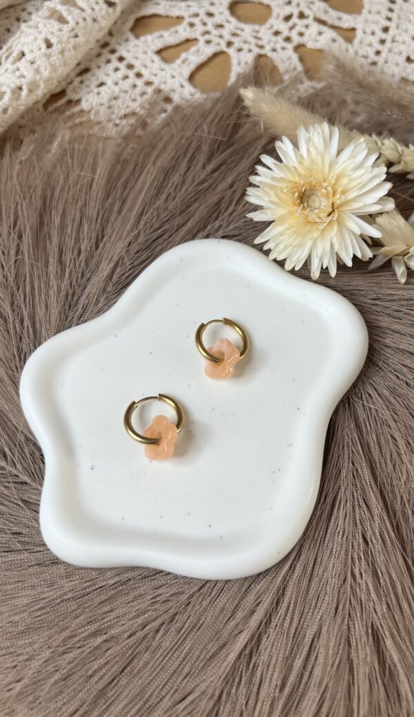 Boucles d'oreilles Flora saumon dorées