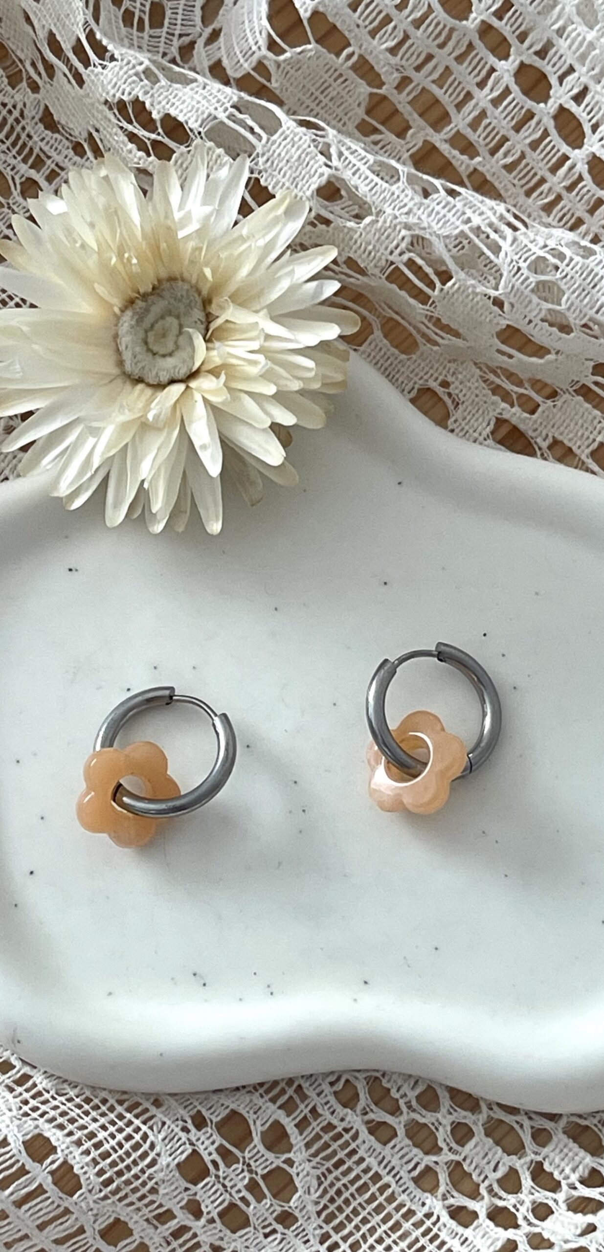Boucles d'oreilles Flora pêche – Image 2