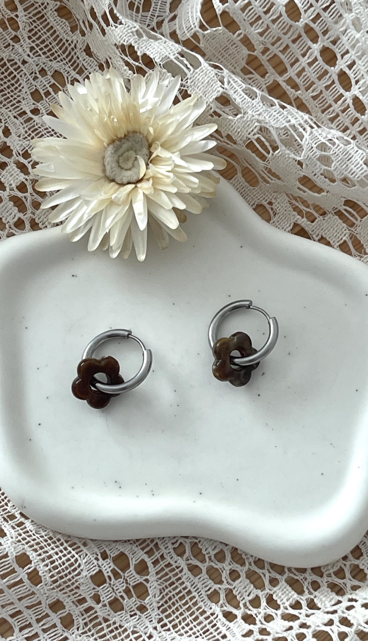 Boucles d'oreilles Flora choco – Image 2