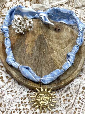 Collier foulard bleu